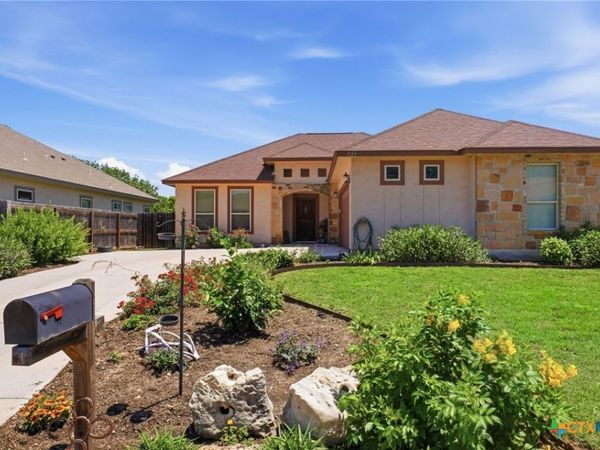225 Greenway Drive , Seguin, TX 78155