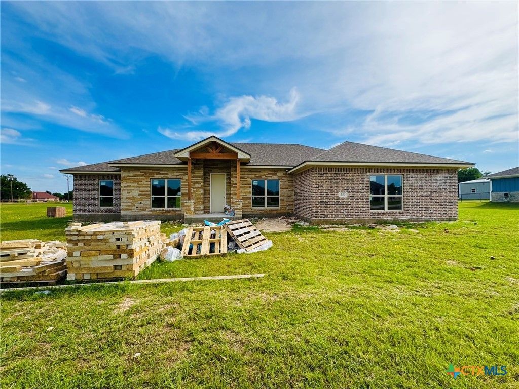 107 Chantry Lane, Gatesville, TX 76528 Main Photo
