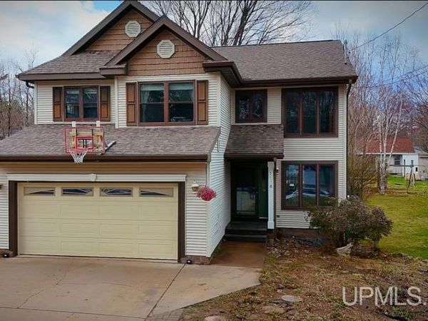 1511 West Avenue, Marquette, MI 49895