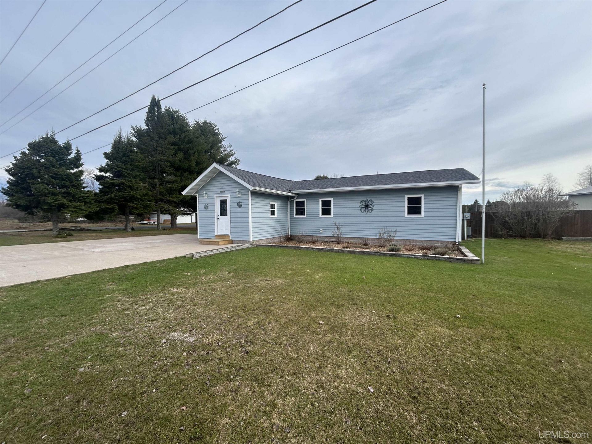 E9574 Prospect Street, Munising Twp, MI 49862 Main Photo