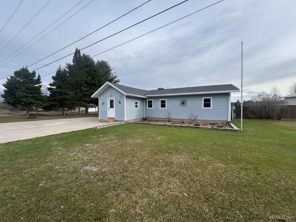 E9574 Prospect Street, Munising Twp, MI 49862