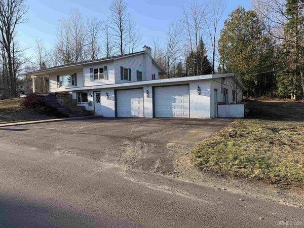 705 W Baraga Avenue, Houghton, MI 49931