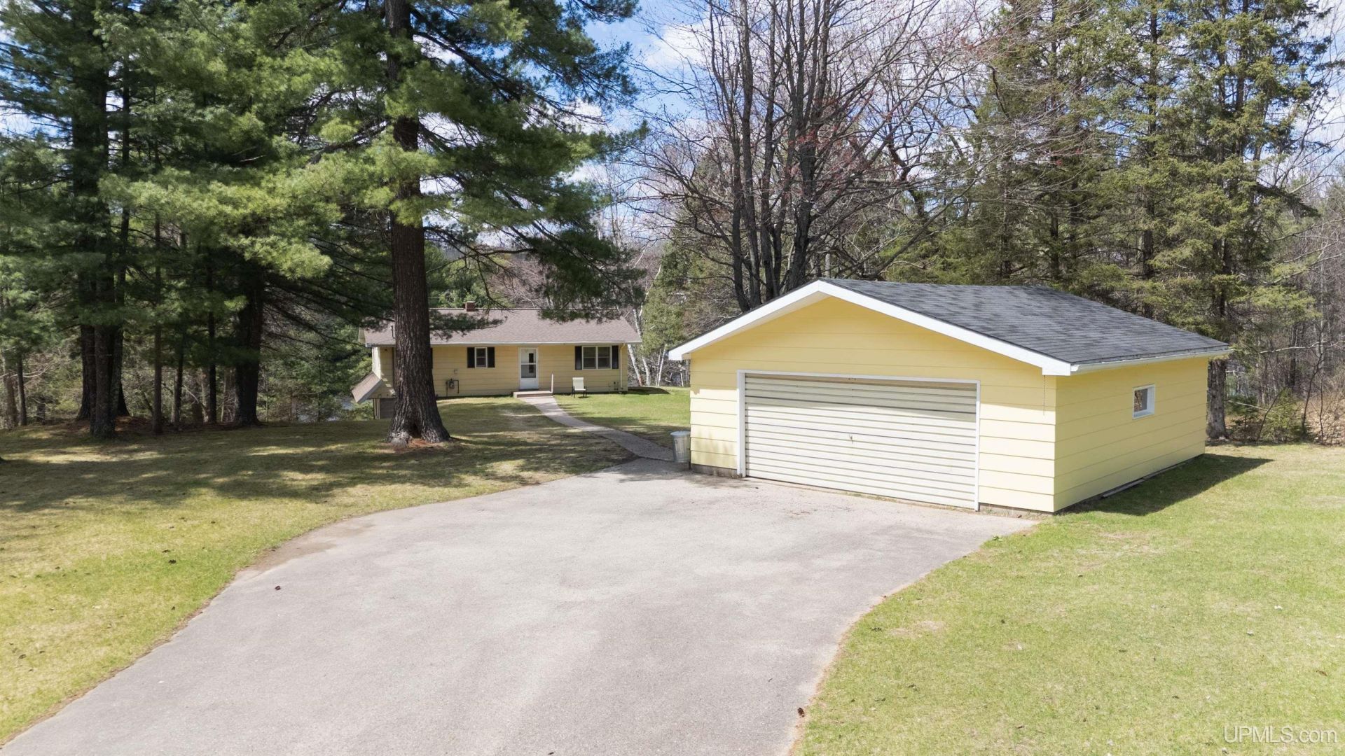 595 N Riverhills Rd Road, Breitung Twp, MI 49802 Main Photo