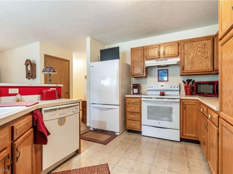 3474 Dauphin Drive NE, Canton, OH 44721 Photo 14