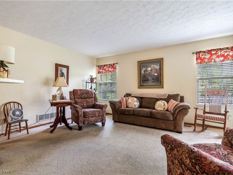 3474 Dauphin Drive NE, Canton, OH 44721 Photo 5