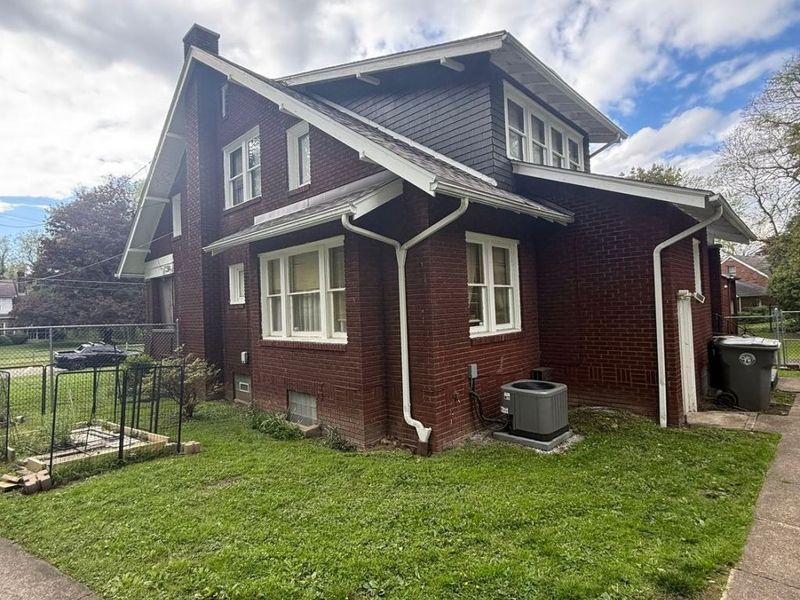 515 Glacier Heights Road, Youngstown, OH 44509 Photo 2