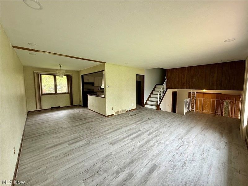 2207 Oaklawn Drive , Parma, OH 44134 Photo 2