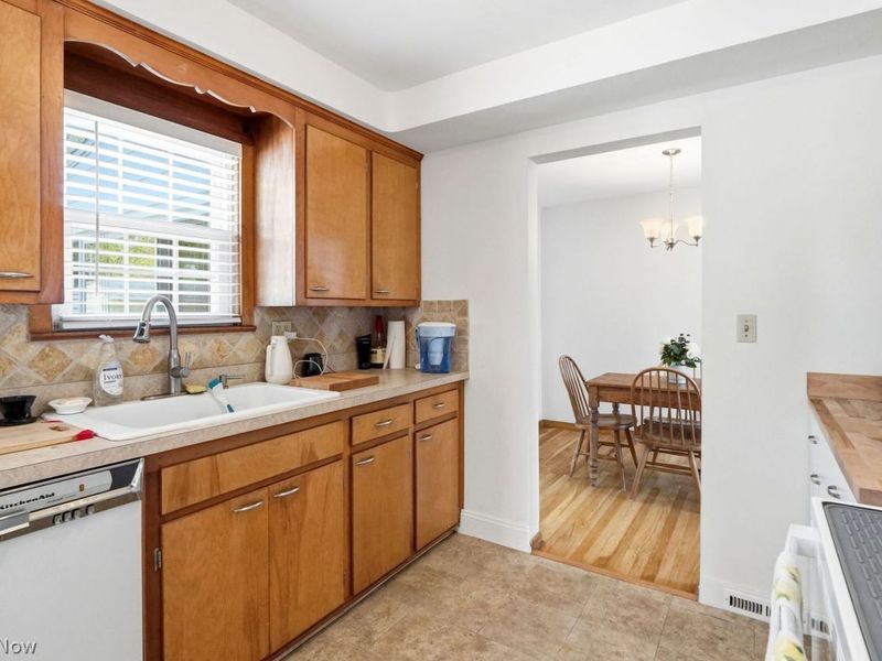 489 E 305th Street, Willowick, OH 44095 Photo 10