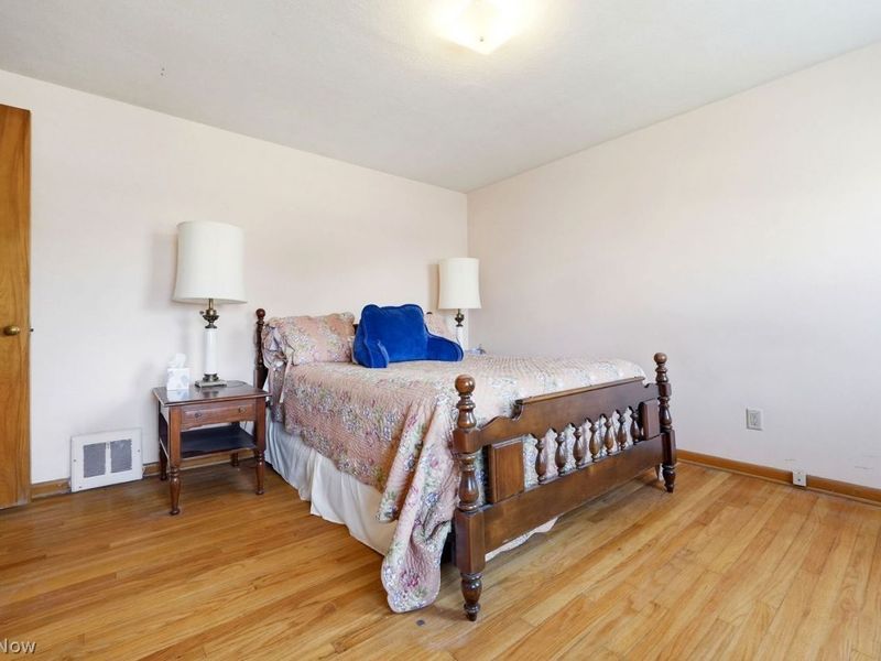 489 E 305th Street, Willowick, OH 44095 Photo 19