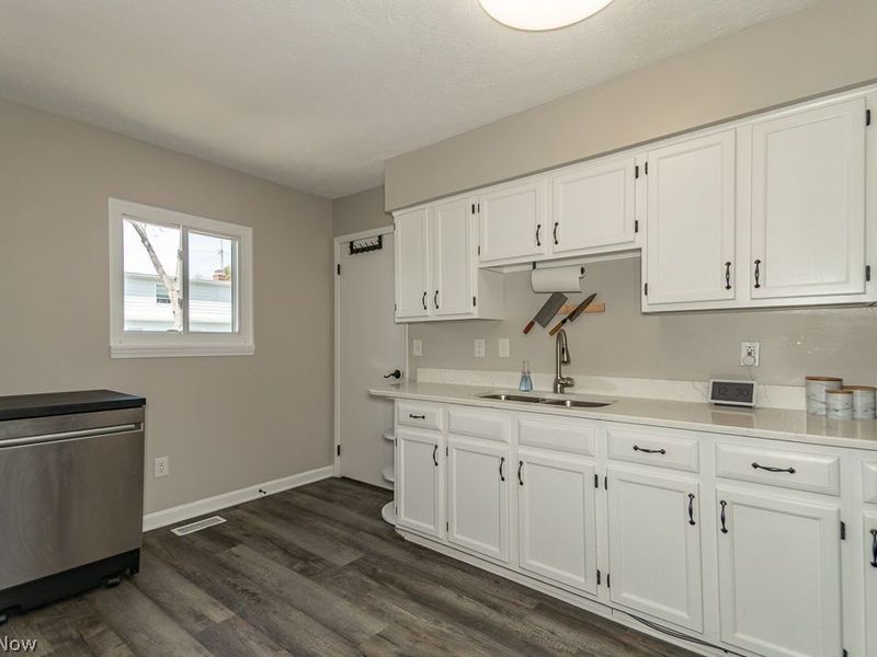 1588 Mapledale Road , Wickliffe, OH 44092 Photo 9