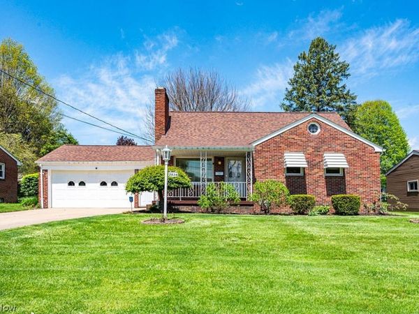2834 Peacock Drive , Youngstown, OH 44511