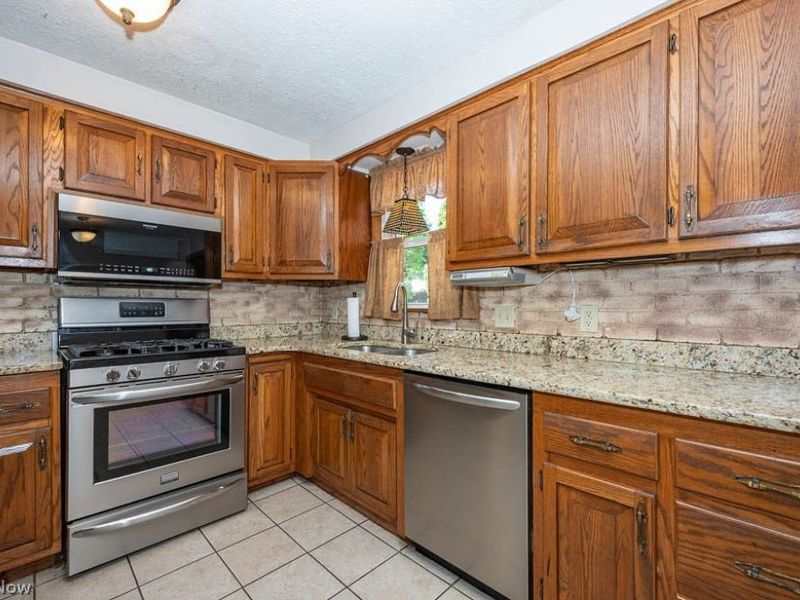 2834 Peacock Drive , Youngstown, OH 44511 Photo 10