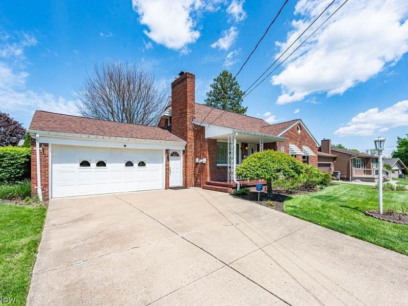 2834 Peacock Drive , Youngstown, OH 44511 Photo 2