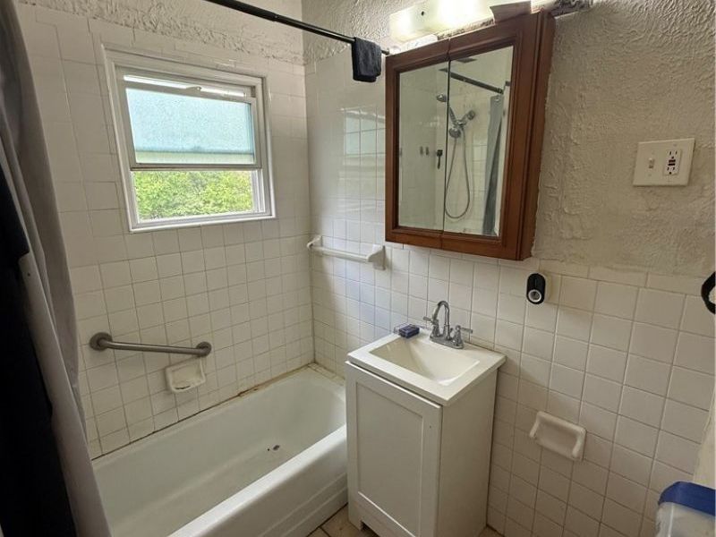 2406 Henninger Road, Cleveland, OH 44109 Photo 5