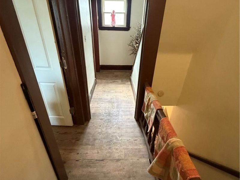 2406 Henninger Road, Cleveland, OH 44109 Photo 9