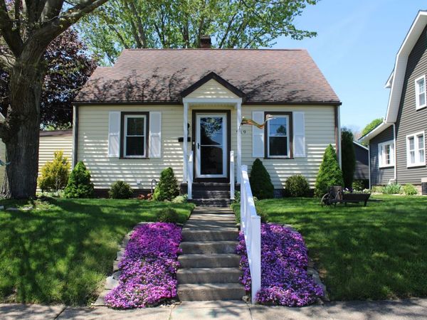919 Columbia Avenue, Grove City, PA 16127