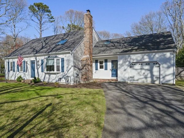 53 Sadys Ln, Falmouth, MA 02536