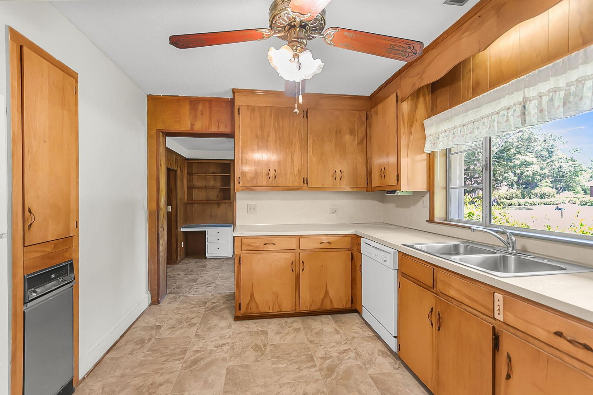 1024 Lepley Road Photo 8