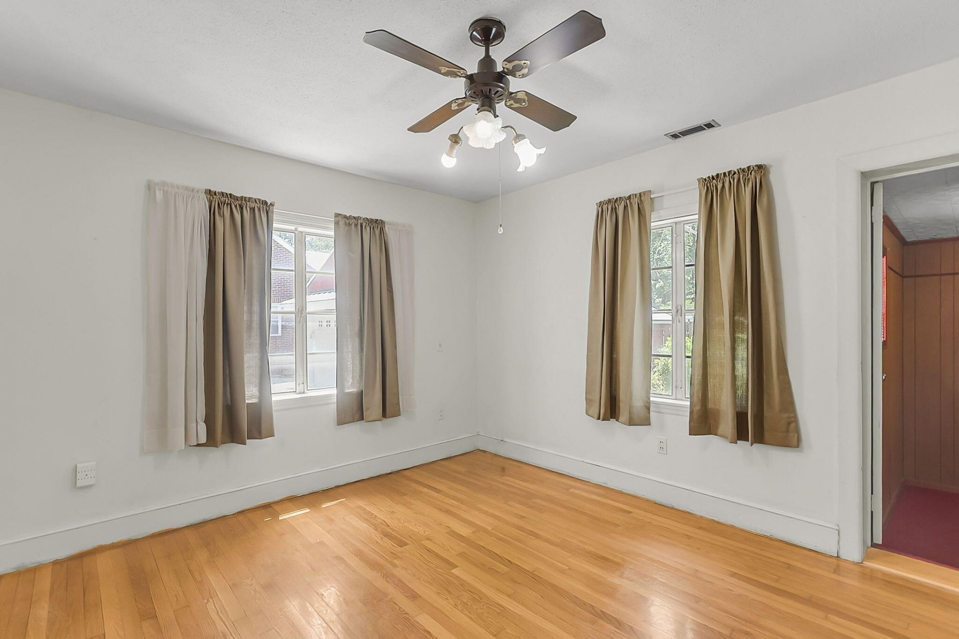 1024 Lepley Road Photo 9