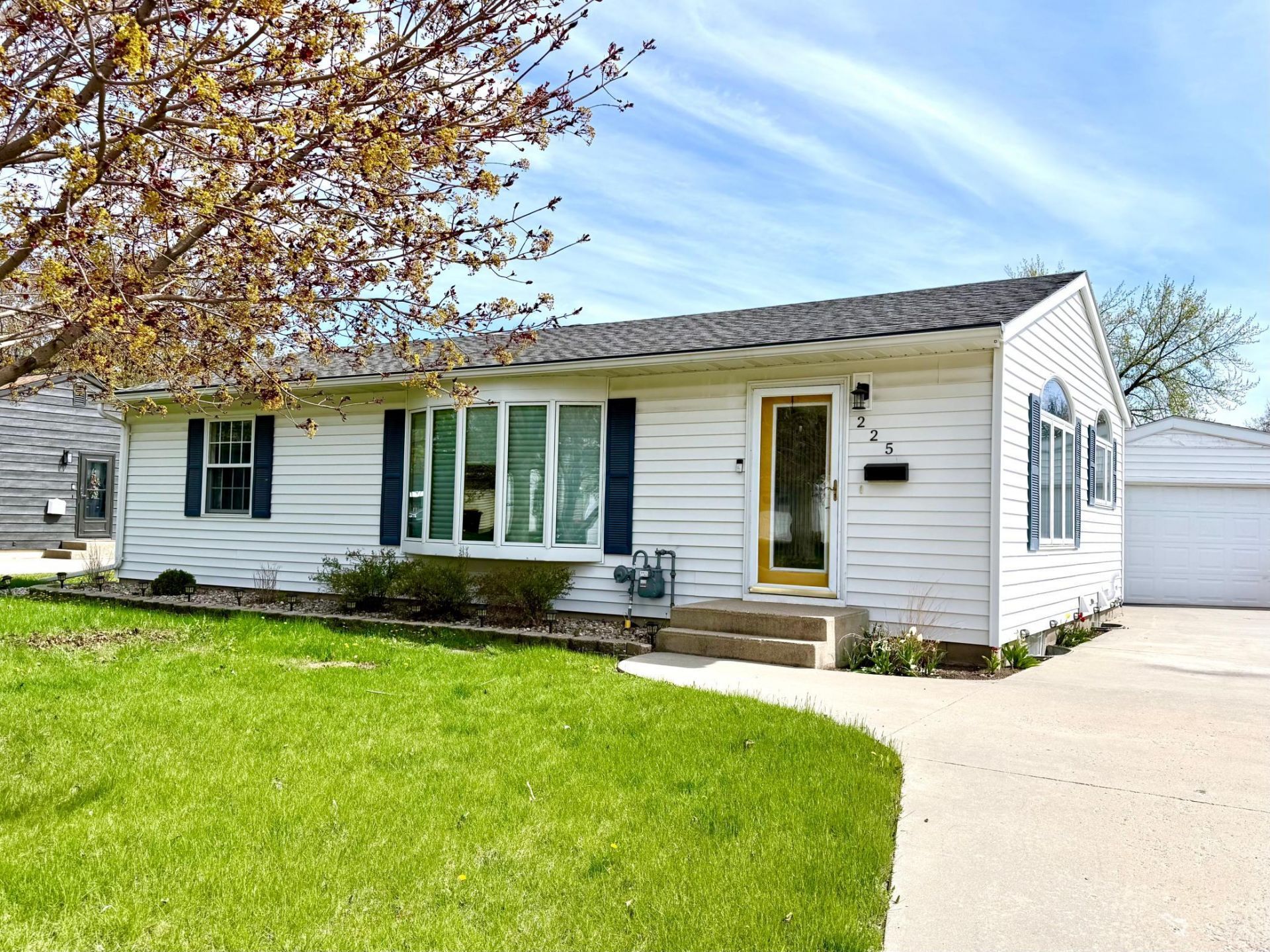 225 Sunrise Boulevard , Redwood Falls, MN 56283