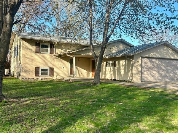 607 E River Street , Monticello, MN 55362