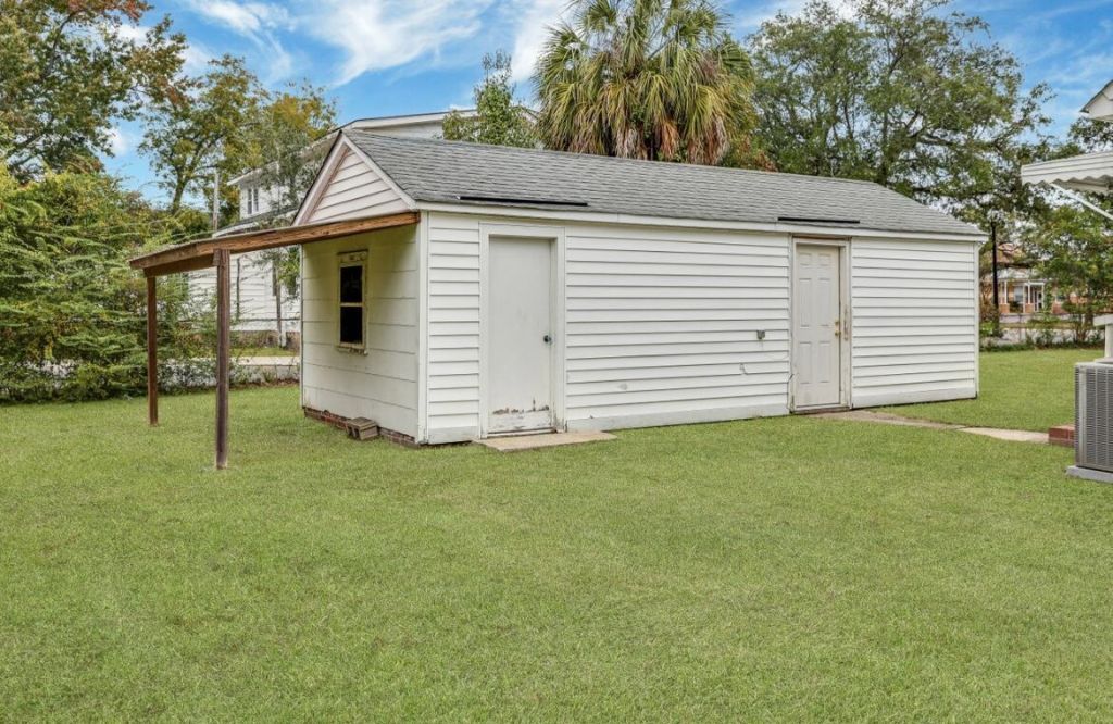 111 S Live Oak Drive  Photo 5