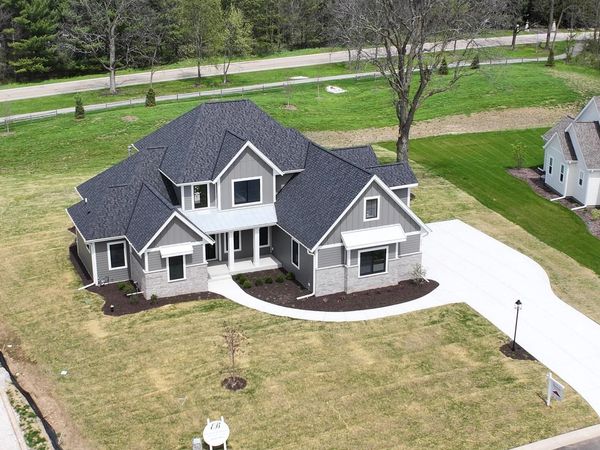 254 River Oaks CIRCLE, Delafield, WI 53018