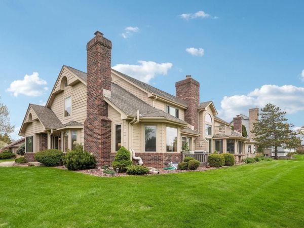 7402 Twin Oaks COURT, Franklin, WI 53132