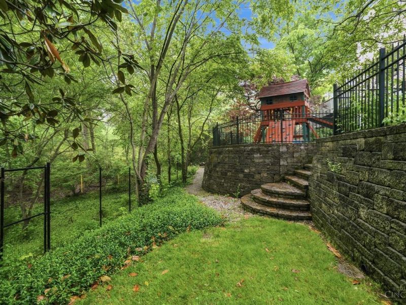 16 Far Hills Drive, Cincinnati, OH 45208 Photo 41
