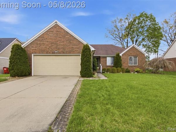 46877 Twin City Trail, Macomb Twp, MI 48044