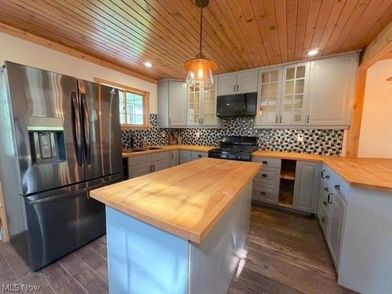 8260 Walnut Street SW, Sherrodsville, OH 44675 Photo 10