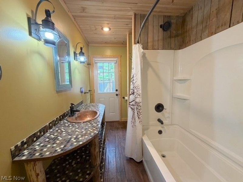 8260 Walnut Street SW, Sherrodsville, OH 44675 Photo 16