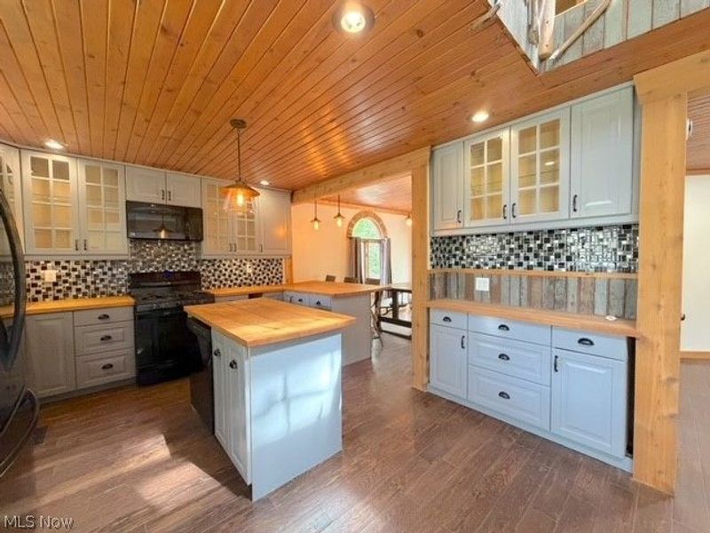8260 Walnut Street SW, Sherrodsville, OH 44675 Photo 8