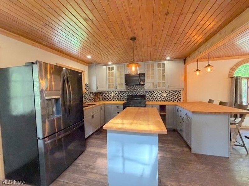 8260 Walnut Street SW, Sherrodsville, OH 44675 Photo 9