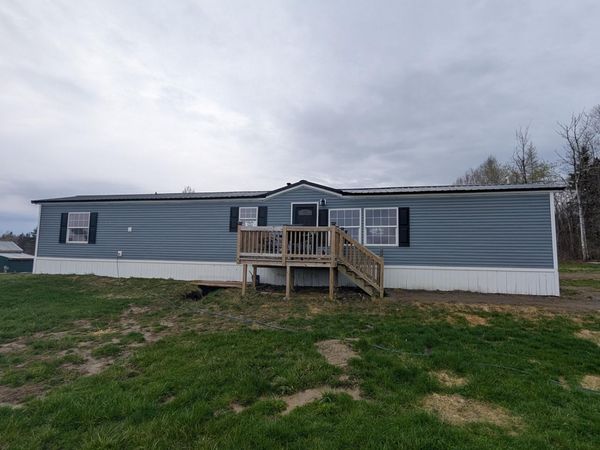 7 South Tasker Road, Bradford, ME 04410