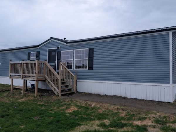 7 South Tasker Road, Bradford, ME 04410