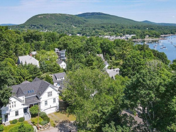 9 Chestnut Hill Street, Camden, ME 04843