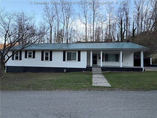 414 3rd Avenue W, Madison, WV 25130