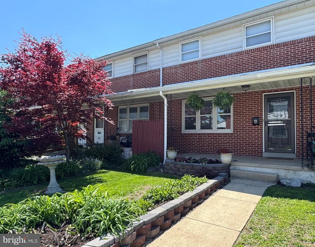 4 S BUTTONWOOD STREET, FLEETWOOD, PA 19522