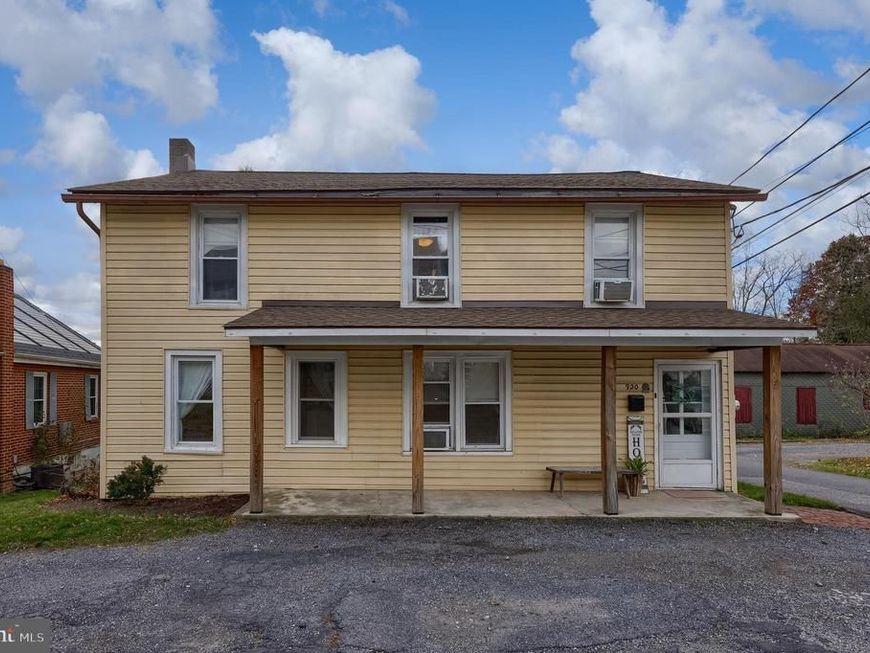 920 Chestnut Street , Akron, PA 17501 Main Photo