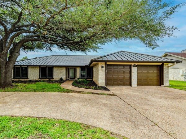 11146 Pinehurst DR, Austin, TX 78747