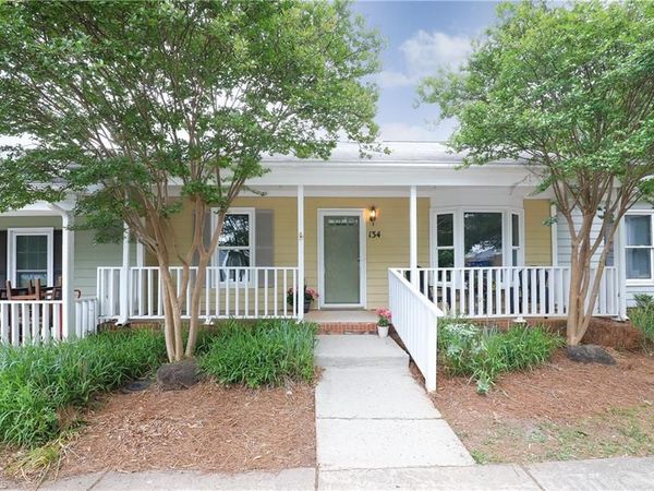 814 Guilford College Road, Unit 134, Greensboro, NC 27409