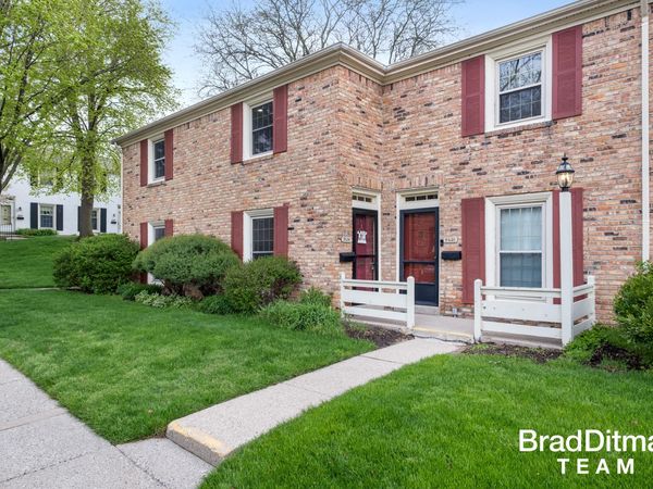 2436 Abbington Drive SE, Grand Rapids, MI 49506