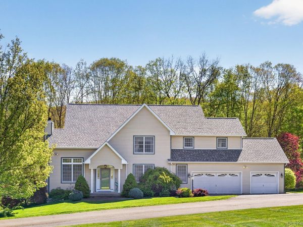 6 Martingale Way, Pawling, NY 12564
