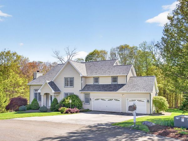 6 Martingale Way, Pawling, NY 12564