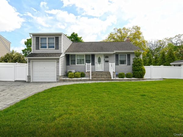 871 Pineneck Road , Seaford, NY 11783