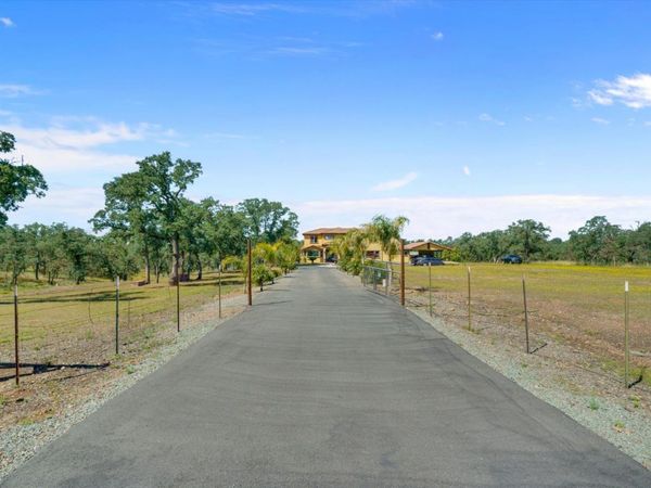 10383 Camanche Pkwy, Wallace, CA 95254