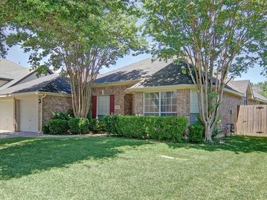 6922 Briarwood Drive, Fort Worth, TX 76132