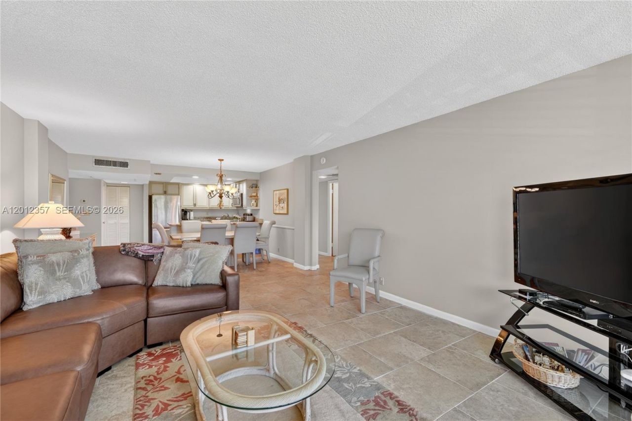 5 Bluebill , Unit 201, Naples, FL 34108 Photo