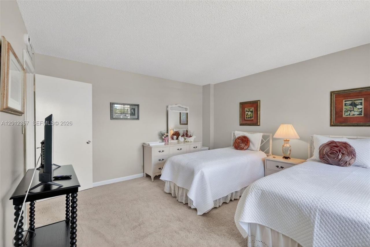 5 Bluebill , Unit 201, Naples, FL 34108 Photo